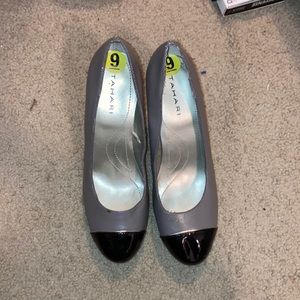 Barely worn Tahari pumps